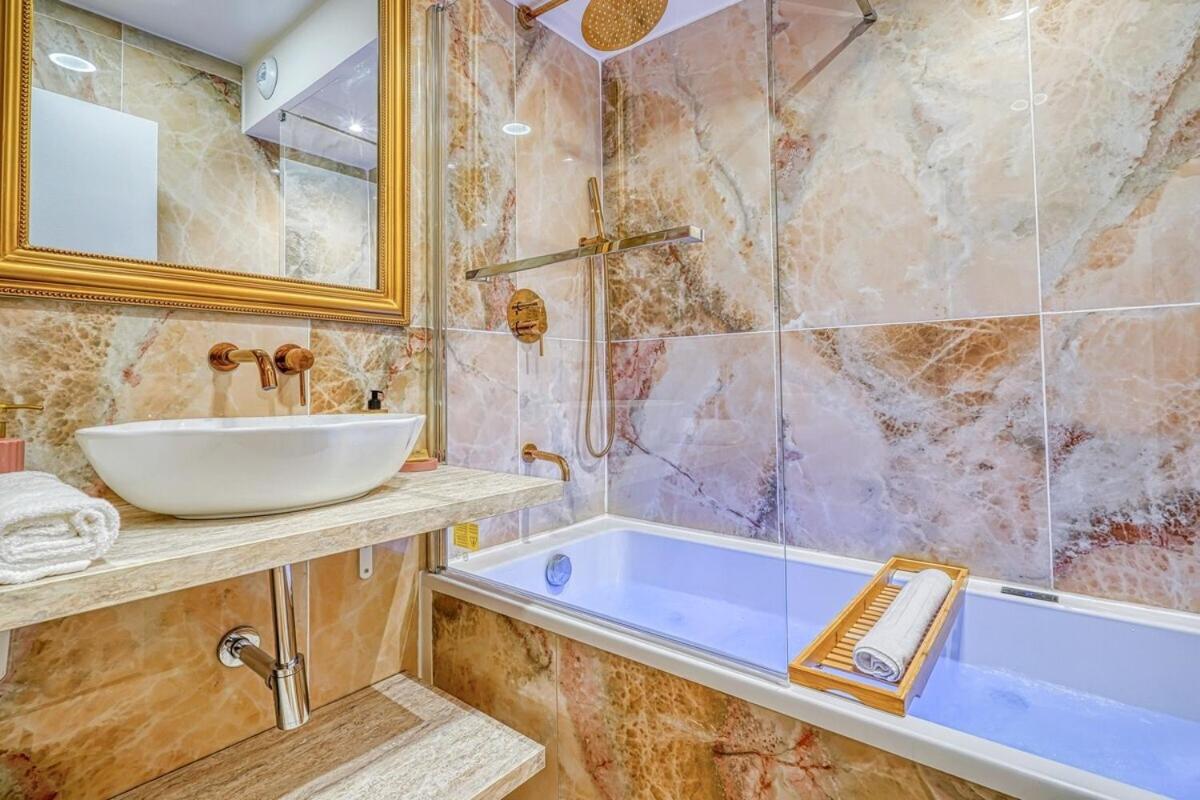 Melody Suite In Paris Courbevoie Luaran gambar